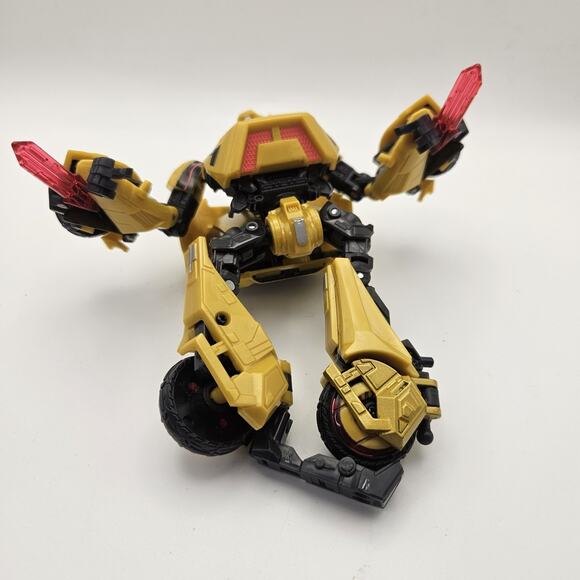 Transformers Generations Cybertronian Bumblebee 2009 Deluxe - Picture 3 of 6